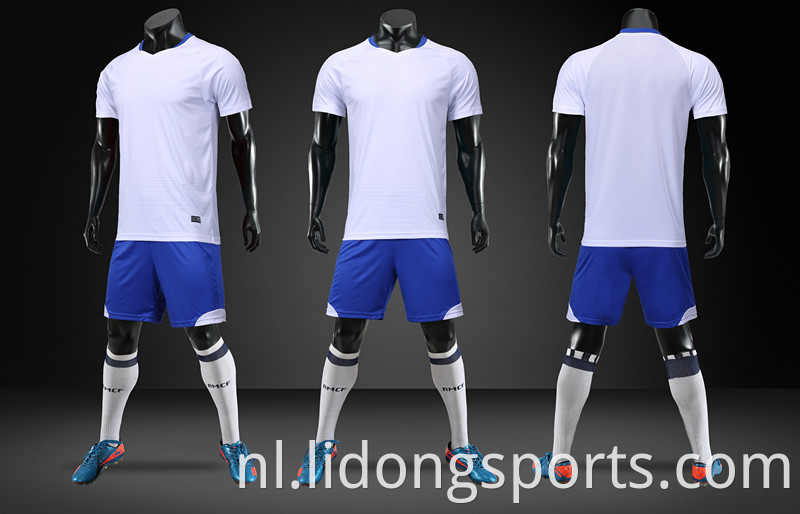 Aangepast nieuw ontwerp goedkope sublimatie printen OEM Logos voetbal jersey slijtage voor voetbalclub uniform kits